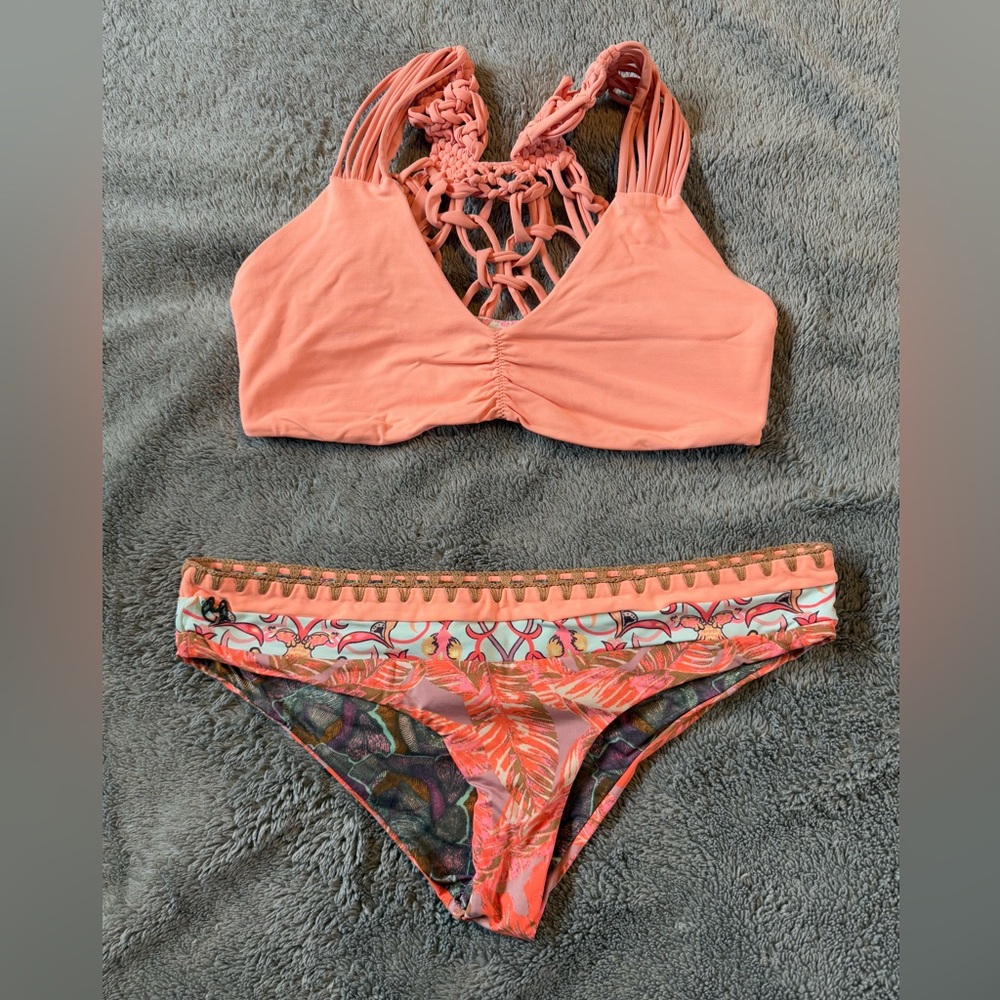 Maaji bathing suit size L supportive top, cheeky bottom